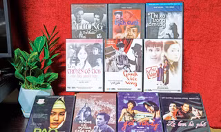 Mười chiếc đĩa DVD phim Việt Nam kinh điển mà người viết mua trong dịp giảm giá của Nhà sách Phương Nam vừa qua Ảnh: Kinh Quốc 