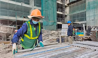 Nhiều doanh nghiệp tính phương án nhập khẩu lao động Ảnh: Phan Thiên