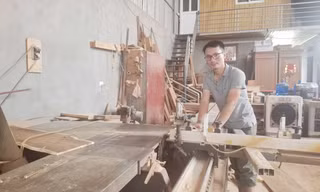 Anh Lương Tiến Thành được hỗ trợ 50 triệu đồng từ chương trình khuyến công để mua máy sản xuất 