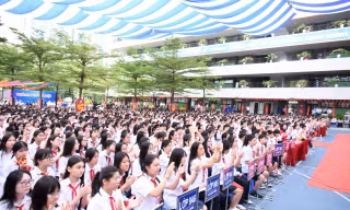 Học sinh Hà Nội trong lễ khai giảng năm học mới 