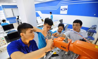 Người trẻ cần làm chủ công nghệ để giải quyết những bài toán thực tiễn của đất nước. ẢNH: DƯƠNG TRIỀU