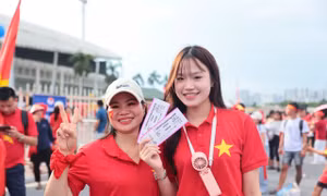 TP NOW: Cổ động viên đến sớm phủ đỏ Mỹ Đình, dự đoán tỷ số trận chung kết
