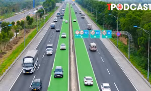 Tài xế chia sẻ cách chuyển làn, vượt xe trên cao tốc để tránh bị phạt