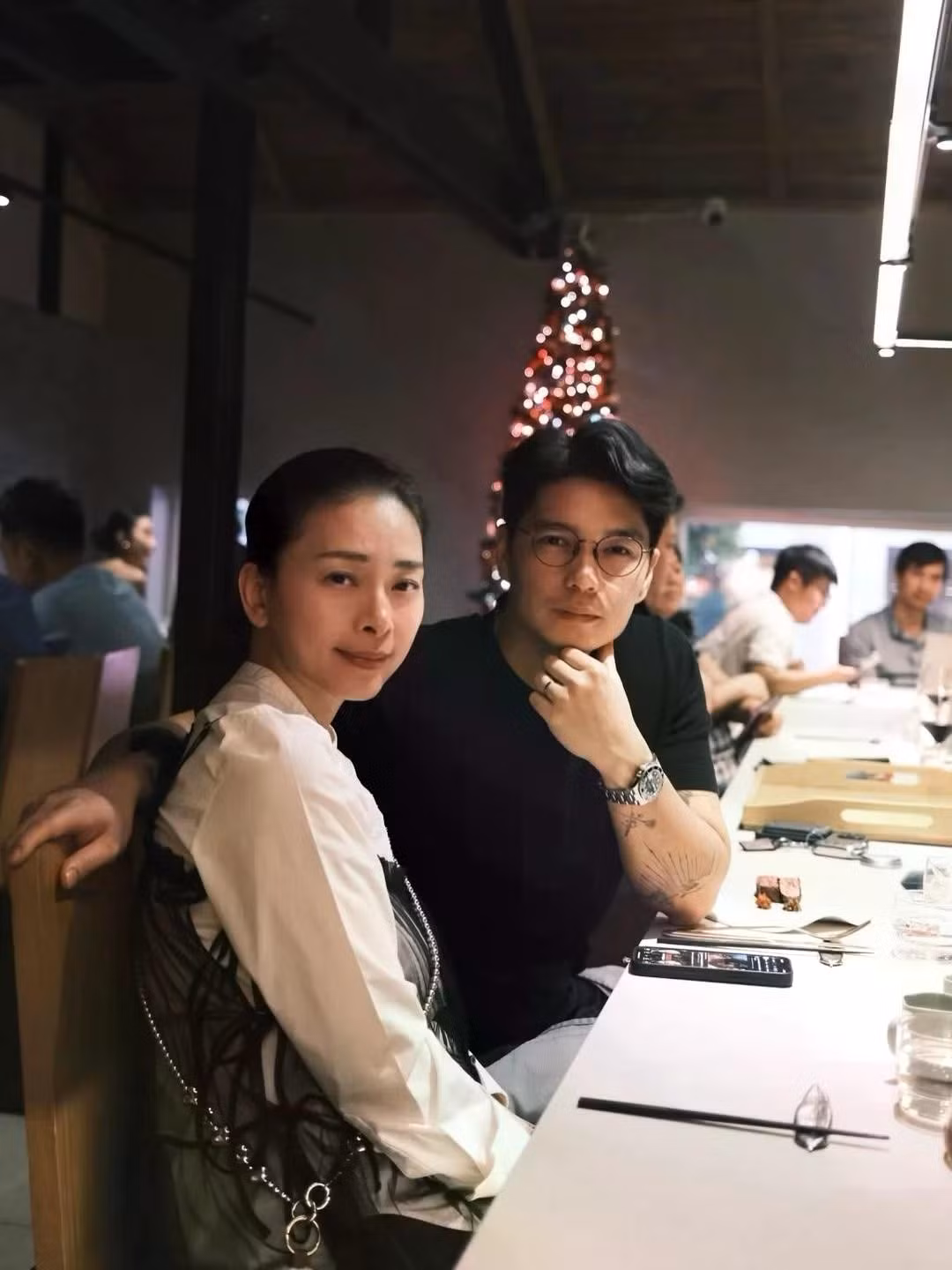 thuong-cho-me-bim-xuat-sac-nhat-the-gioi-mot-bua-toi-o-nha-hang-quen-thuoc-monkeydining-cam-on-2.jpg