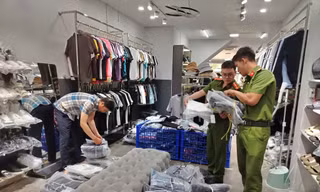 Thu giữ gần 2.000 sản phẩm thời trang giả thương hiệu nổi tiếng 