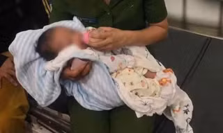 Bé gái 2 tháng tuổi bị bỏ rơi ở Đắk Lắk được gia đình đón về