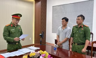 Tạm giam tài xế xe tải vượt ẩu khiến 2 người tử vong ở Đắk Lắk