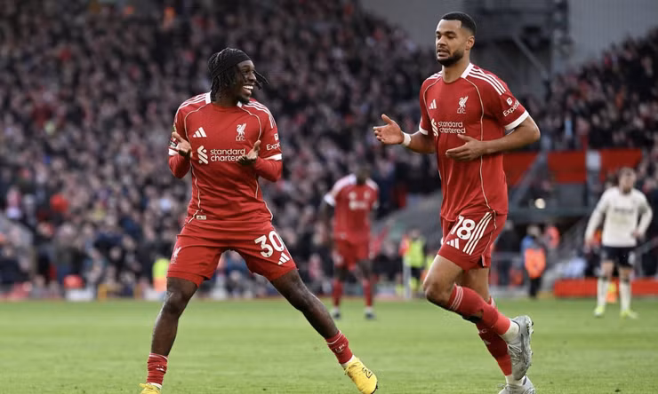 HIGHLIGHTS: Liverpool đè bẹp West Ham, gây áp lực lên MU 