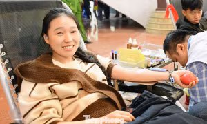 Nữ sinh muộn giờ thực tập để hiến máu, lần thứ 8 trao 'giọt hồng'