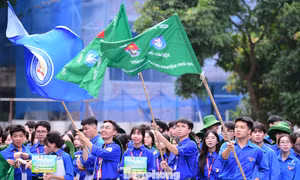 Chiến sĩ Mùa hè xanh Thủ đô tỏa về thôn bản dựng công trình, phủ tri thức số