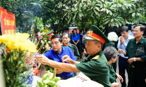 Nghiêng mình bên ‘tọa độ lửa’ Khuyến Lương