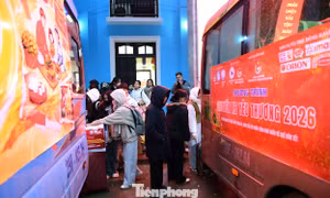 Chuyến xe yêu thương đưa sinh viên về quê vui Xuân đón Tết