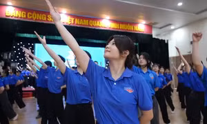 Tuổi trẻ rộn ràng đồng diễn ‘Áo xanh gọi tương lai’ chào mừng Đại hội Đoàn toàn quốc lần thứ XIII