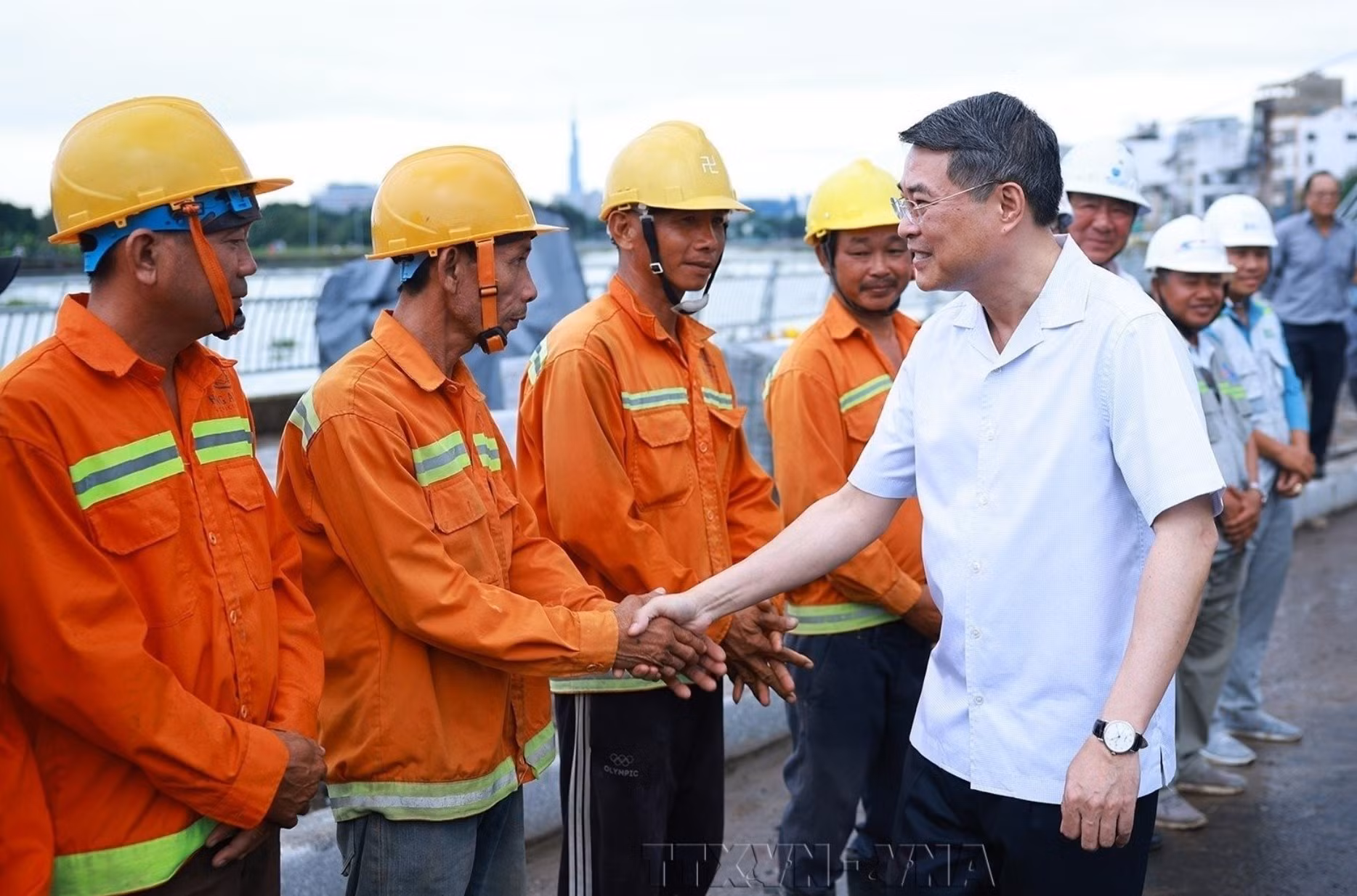 thu-tuong-chinh-phu-le-minh-hung-kiem-tra-hai-du-an-trong-diem-tai-thanh-pho-ho-chi-minh-4922.jpg