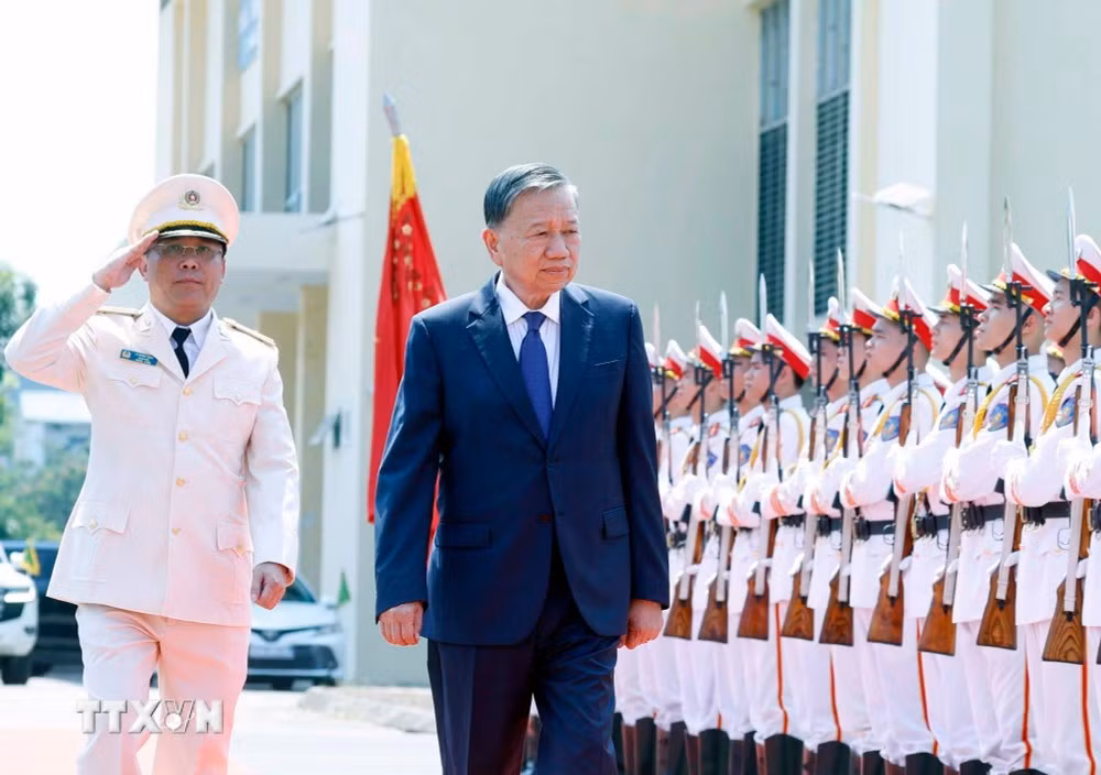 Tổng Bí thư, Chủ tịch nước Tô Lâm đến thăm làm việc tại Học viện Kỹ thuật và Công nghệ an ninh, Bộ Công an. (Ảnh: Thống Nhất/TTXVN)