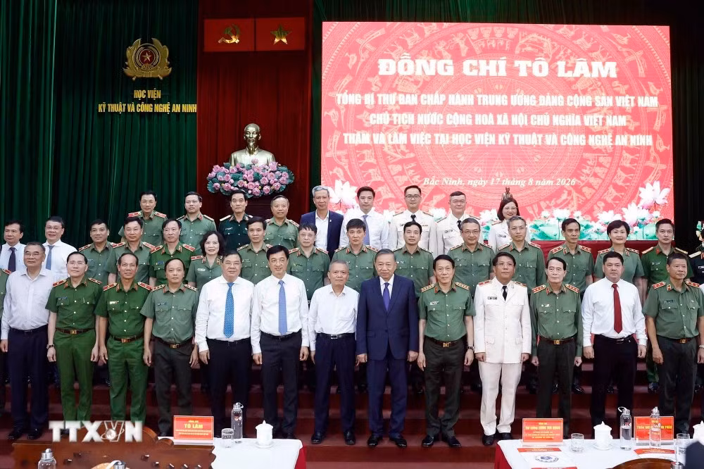 Tổng Bí thư, Chủ tịch nước Tô Lâm và các đại biểu. (Ảnh: Thống Nhất/TTXVN)
