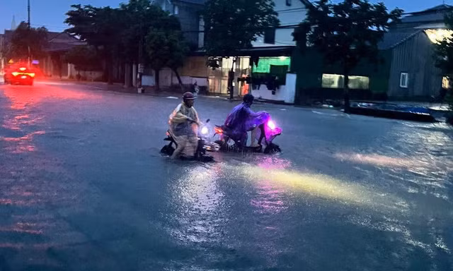 Mưa lớn gây ngập nhiều nơi ở Hà Tĩnh, cảnh báo lũ quét, sạt lở