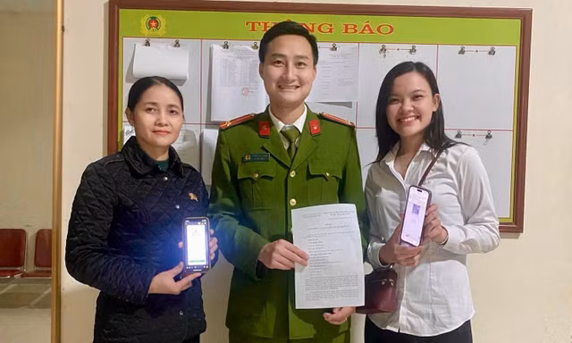 Bất ngờ vì tài khoản 'nổ' 1,3 tỷ đồng