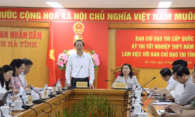 Bộ GD&ĐT cảnh báo nguy cơ lọt đề thi từ điện thoại thường