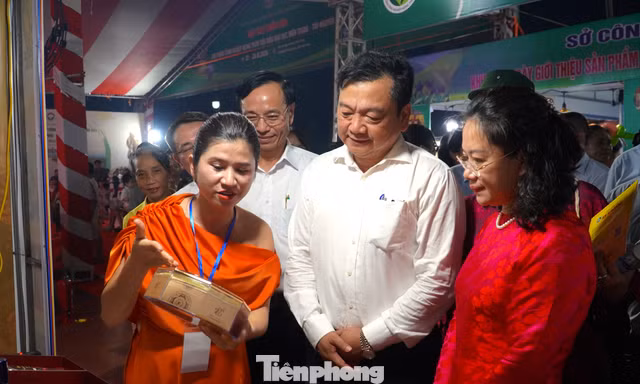 Hơn 300 gian hàng hội tụ tại hội chợ sản phẩm công nghiệp nông thôn miền Trung - Tây Nguyên