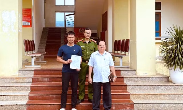 Báo cho công an vì tài khoản bất ngờ nhận 1 tỷ đồng