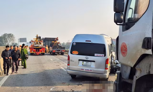 Tin mới vụ tai nạn liên hoàn trên cao tốc qua Thanh Hóa làm 4 người chết