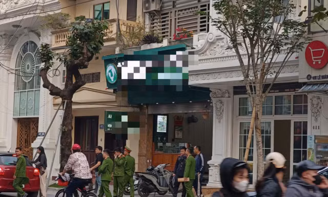 Công an tiếp tục có mặt tại tiệm vàng nổi tiếng Thanh Hóa