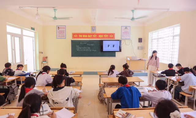 Thanh Hóa cấp đồng phục, vật dụng thiết yếu cho học sinh vùng biên