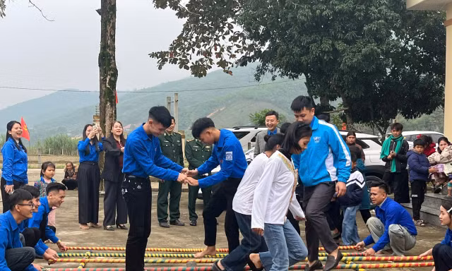Tuổi trẻ Hà Tĩnh chung tay chăm lo đồng bào người dân tộc Chứt
