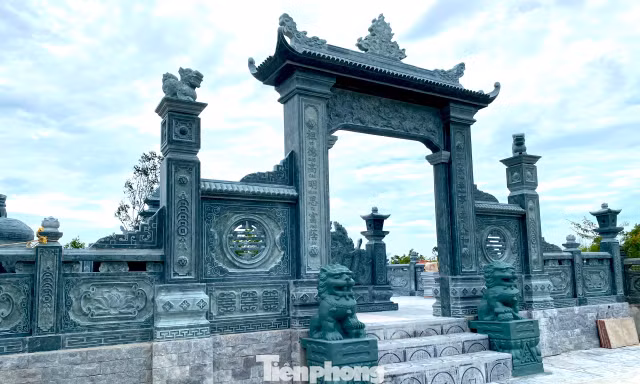 Nghệ An: Lên kế hoạch sẵn sàng cưỡng chế khu lăng mộ 'khủng' xây trên đất trồng cây