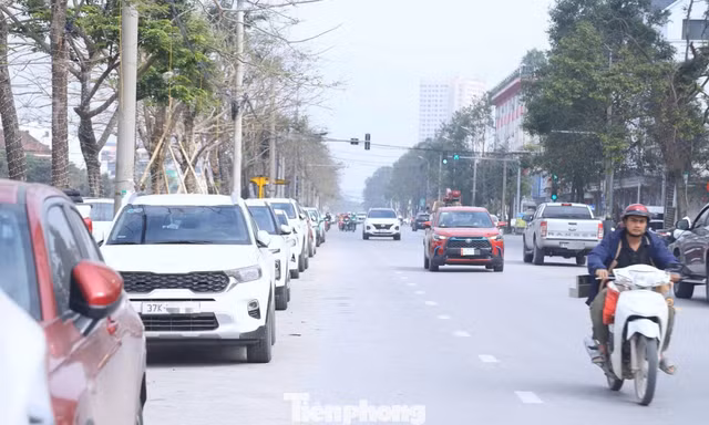 Đề xuất thu phí trông giữ xe trên lòng đường, vỉa hè: Cao nhất 30.000 đồng/lượt