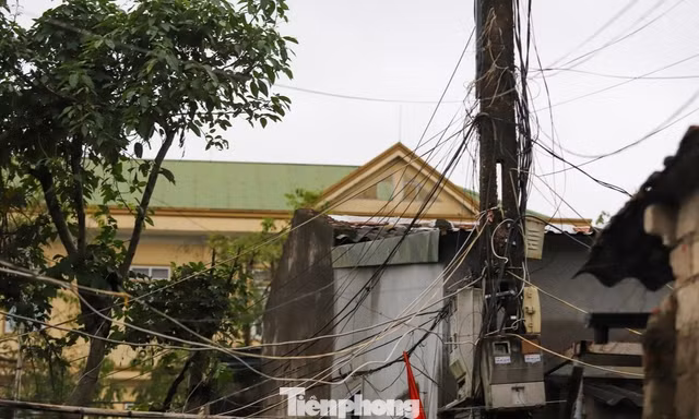 Sống thấp thỏm ở khu tập thể xuống cấp nghiêm trọng