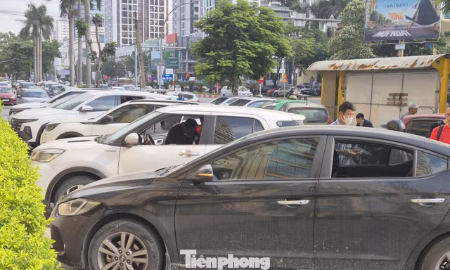 Thêm nhiều ô tô bị đập vỡ kính ở Nghệ An