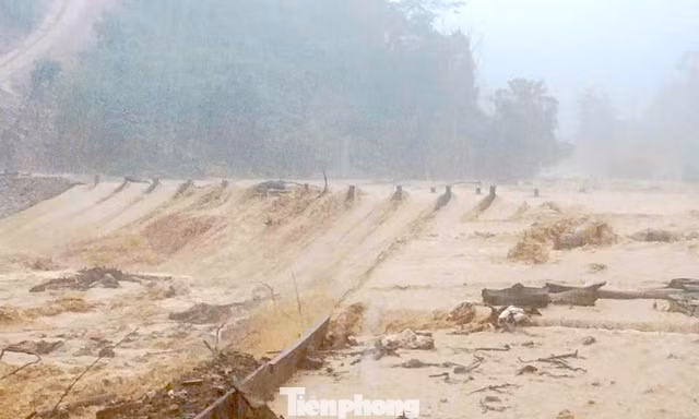 Thả lưới bắt cá giữa mưa lớn, người đàn ông bị nước cuốn tử vong