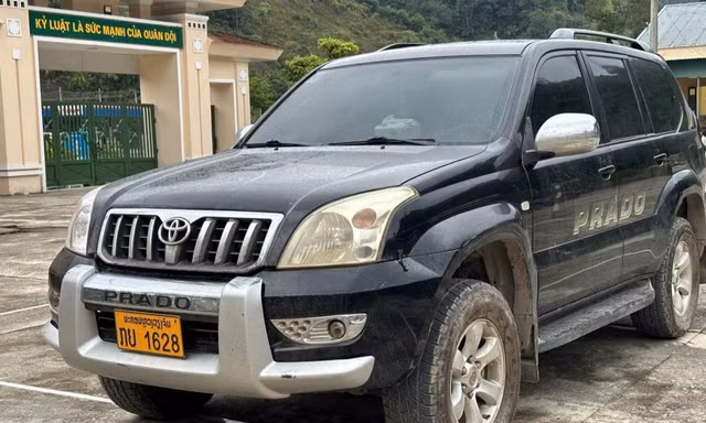 Bí mật trên chuyến xe từ Lào vào Việt Nam