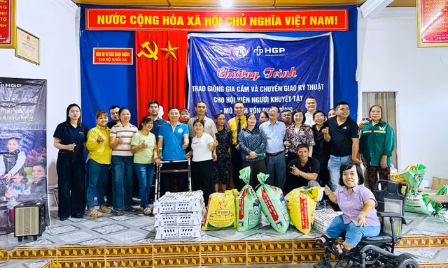 Trao con giống, trao cơ hội vươn lên cho người khuyết tật ở Nghệ An