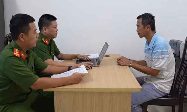 Làm giả giấy tờ thửa đất rồi bán cho nhiều người 