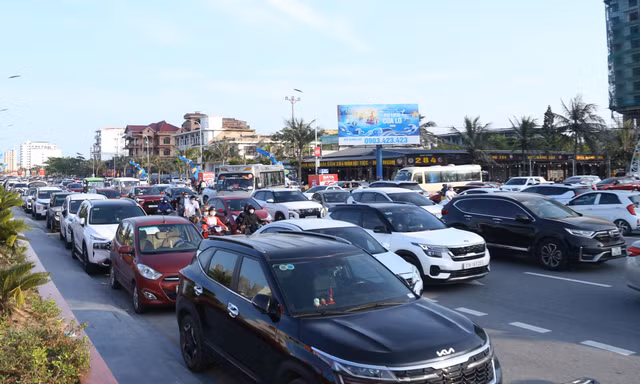 Bị phạt 7,5 triệu đồng vì thu tiền trông giữ xe cao hơn giá niêm yết 