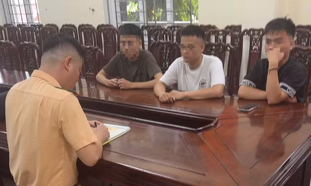 ‘Đi bão’ sau trận bóng Việt Nam thắng Thái Lan, 60 trường hợp bị xử lý