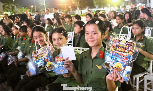 Trung thu đầu tiên dưới mái trường Công an