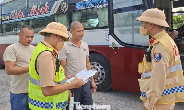 Những người không nghỉ lễ