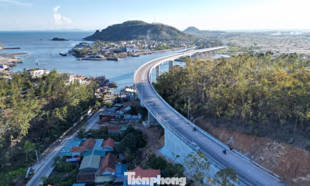 Yêu cầu rà soát biển báo trong vụ tài xế 'mắc kẹt' vì biển 40km/h bủa vây dọc đường