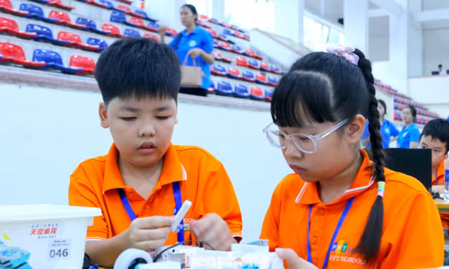 Hơn 500 học sinh miền Trung tranh tài tại Cuộc thi Sáng tạo Robotics toàn quốc lần thứ VI