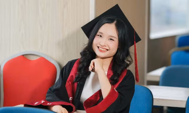 Nữ thủ khoa Ngoại thương đạt GPA 3.98/4.0, IELTS 8.5, ước mơ chinh phục thêm tiếng Trung và tiếng Pháp