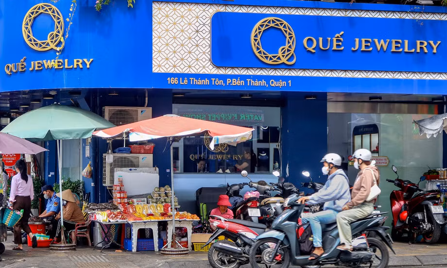 Cửa hàng kim cương nơi giao dịch, chỗ 'đóng băng' 