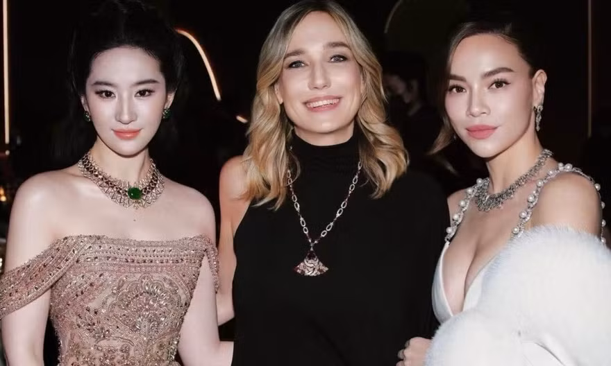 Lưu Diệc Phi cắt Hồ Ngọc Hà khỏi khung ảnh