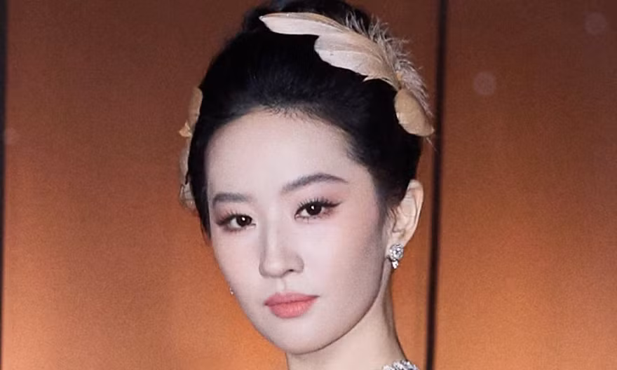 Lưu Diệc Phi lại bị chỉ trích 