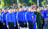 Đại biểu Đại hội Đoàn toàn quốc XIII báo công và vào Lăng viếng Bác