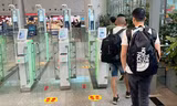 Bốn người Trung Quốc đến Việt Nam bằng visa du lịch để 'chăm sóc khách hàng' trực tuyến