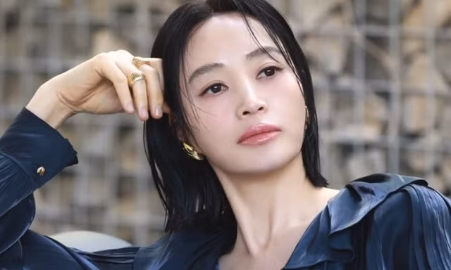 'Nữ hoàng sexy' Kim Hye Soo nóng bỏng ở tuổi 56